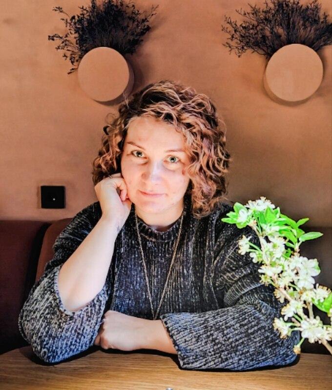 Яна Азарова